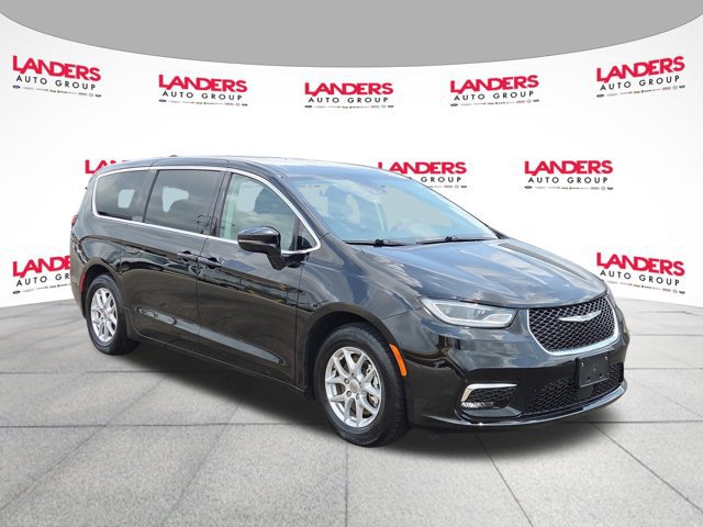 Used 2024 Chrysler Pacifica Touring-L FWD image 1