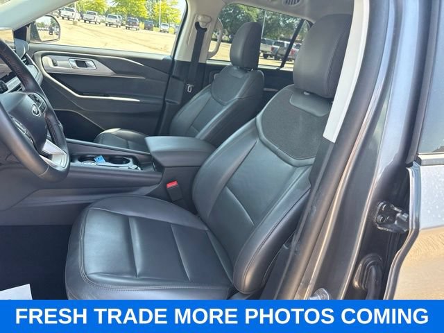Certified 2025 Ford Explorer Active w/ Active Comfort Package AWD/4WD image 19