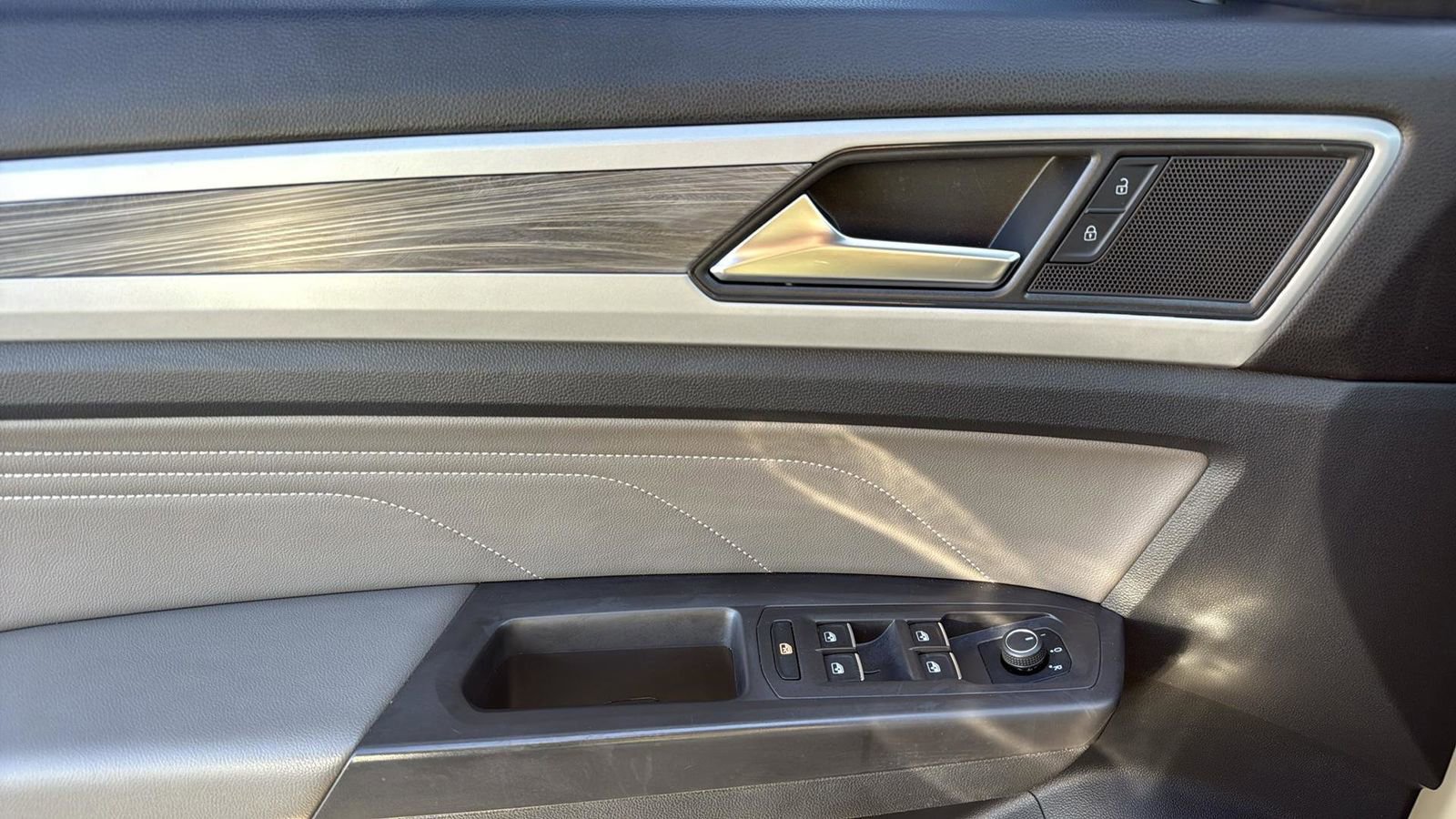 Used 2022 Volkswagen Atlas Cross Sport SE image 11