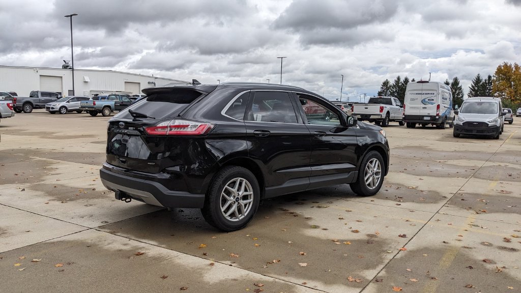 Certified 2022 Ford Edge SEL w/ Convenience Package AWD/4WD image 3