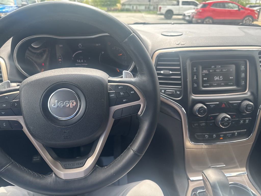 Used 2017 Jeep Grand Cherokee Laredo AWD/4WD image 13