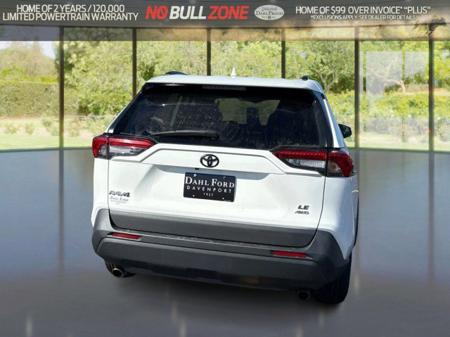 Used 2021 Toyota RAV4 LE image 4