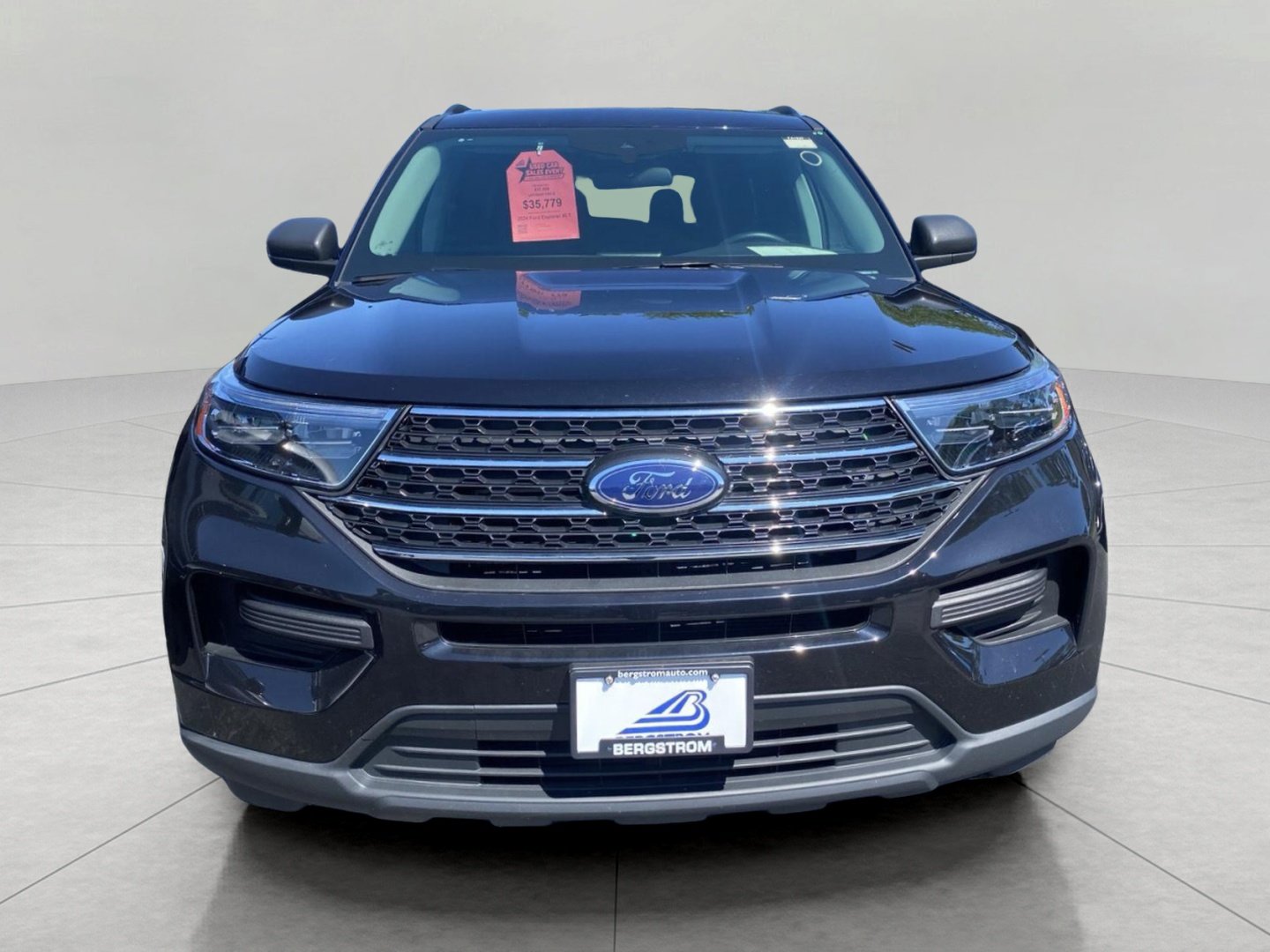 Certified 2024 Ford Explorer XLT w/ Equipment Group 202A AWD/4WD image 3