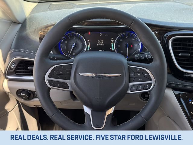 Used 2024 Chrysler Pacifica Limited image 16