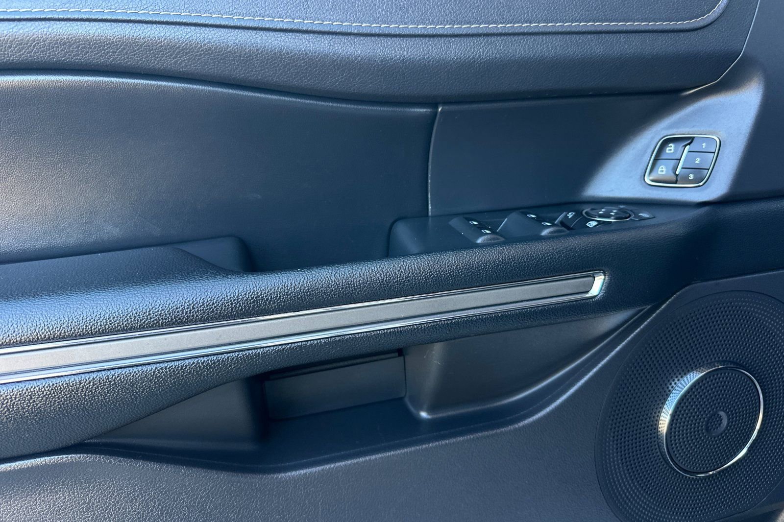 Certified 2024 Ford Expedition Max XLT image 10