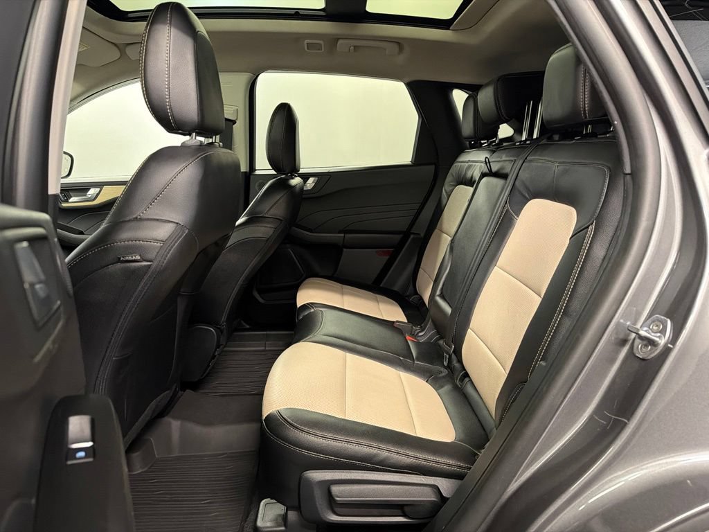 Certified 2022 Ford Escape Titanium w/ Titanium Elite Package AWD/4WD image 33