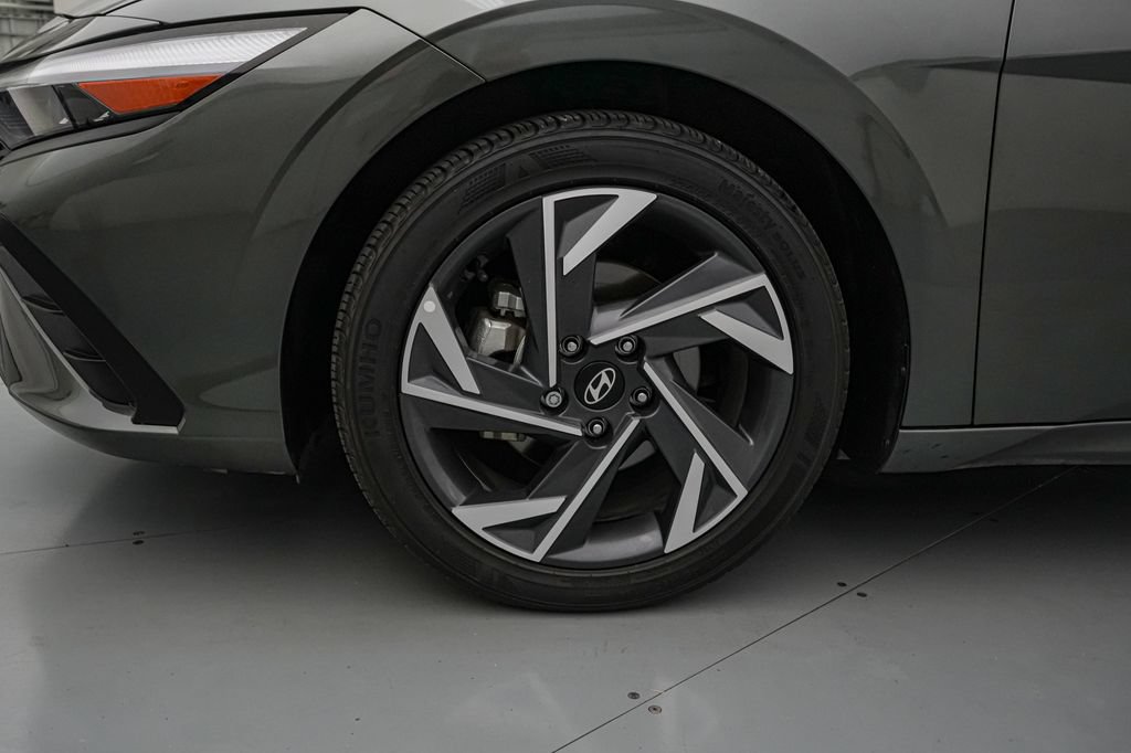 Used 2025 Hyundai Elantra Sport FWD image 10