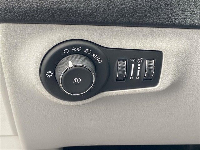 Used 2019 Jeep Compass Latitude FWD image 18