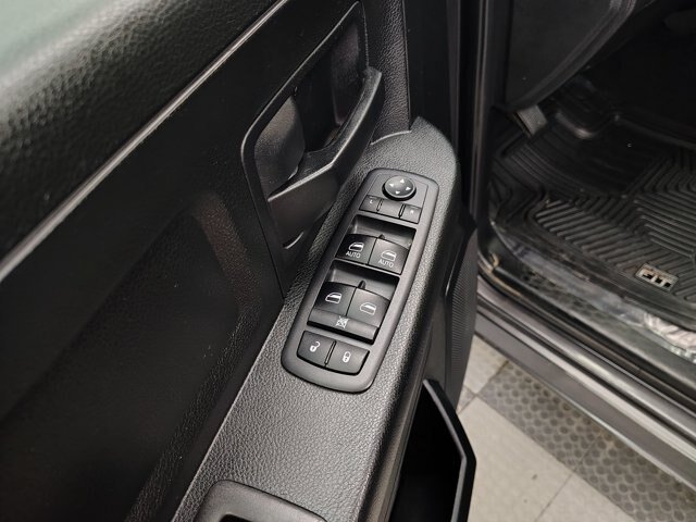 Used 2018 RAM 1500 Express AWD/4WD image 21