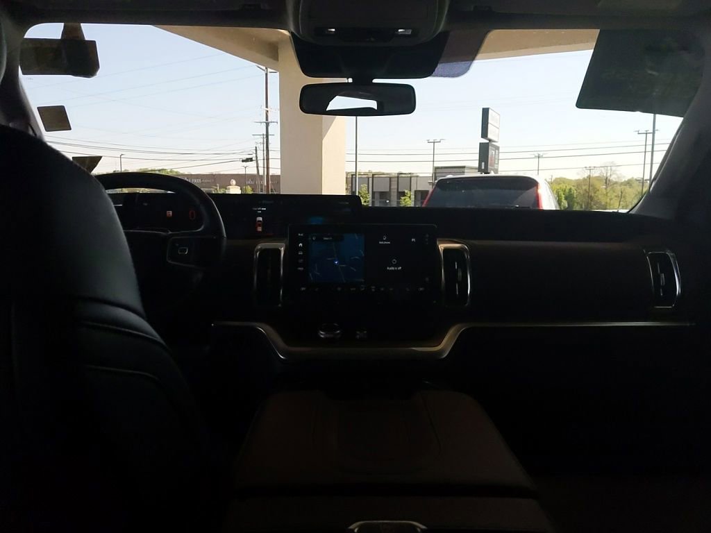 Certified 2025 Ford Expedition Platinum AWD/4WD image 16
