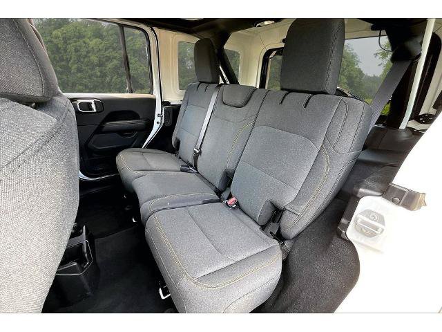 Used 2025 Jeep Wrangler Unlimited Sahara AWD/4WD image 19