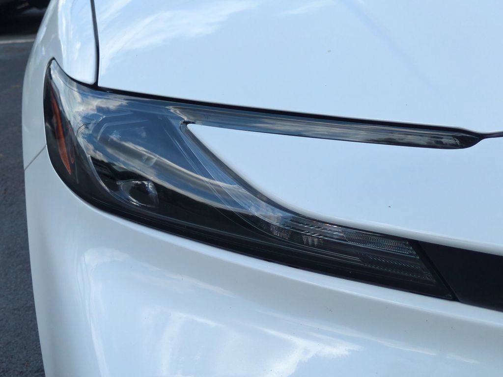 Used 2025 Toyota Camry SE FWD image 13