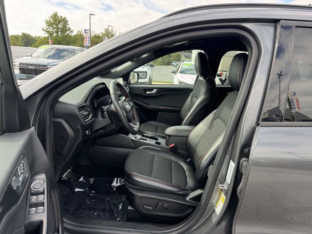 Certified 2023 Ford Escape ST-Line w/ Tech Pack #1 AWD/4WD image 17