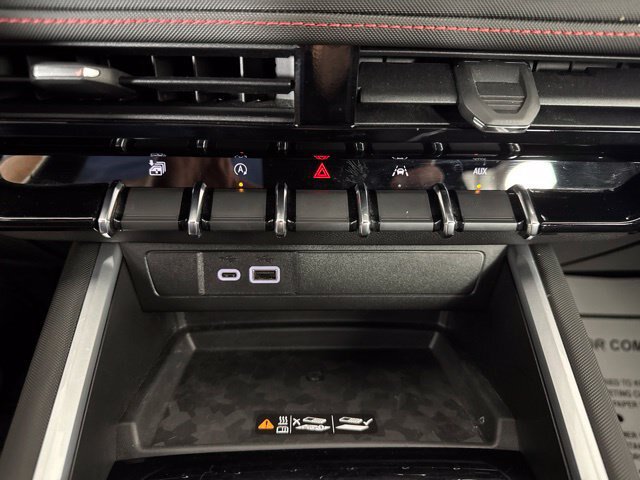 Used 2025 Chevrolet Colorado Z71 AWD/4WD image 16