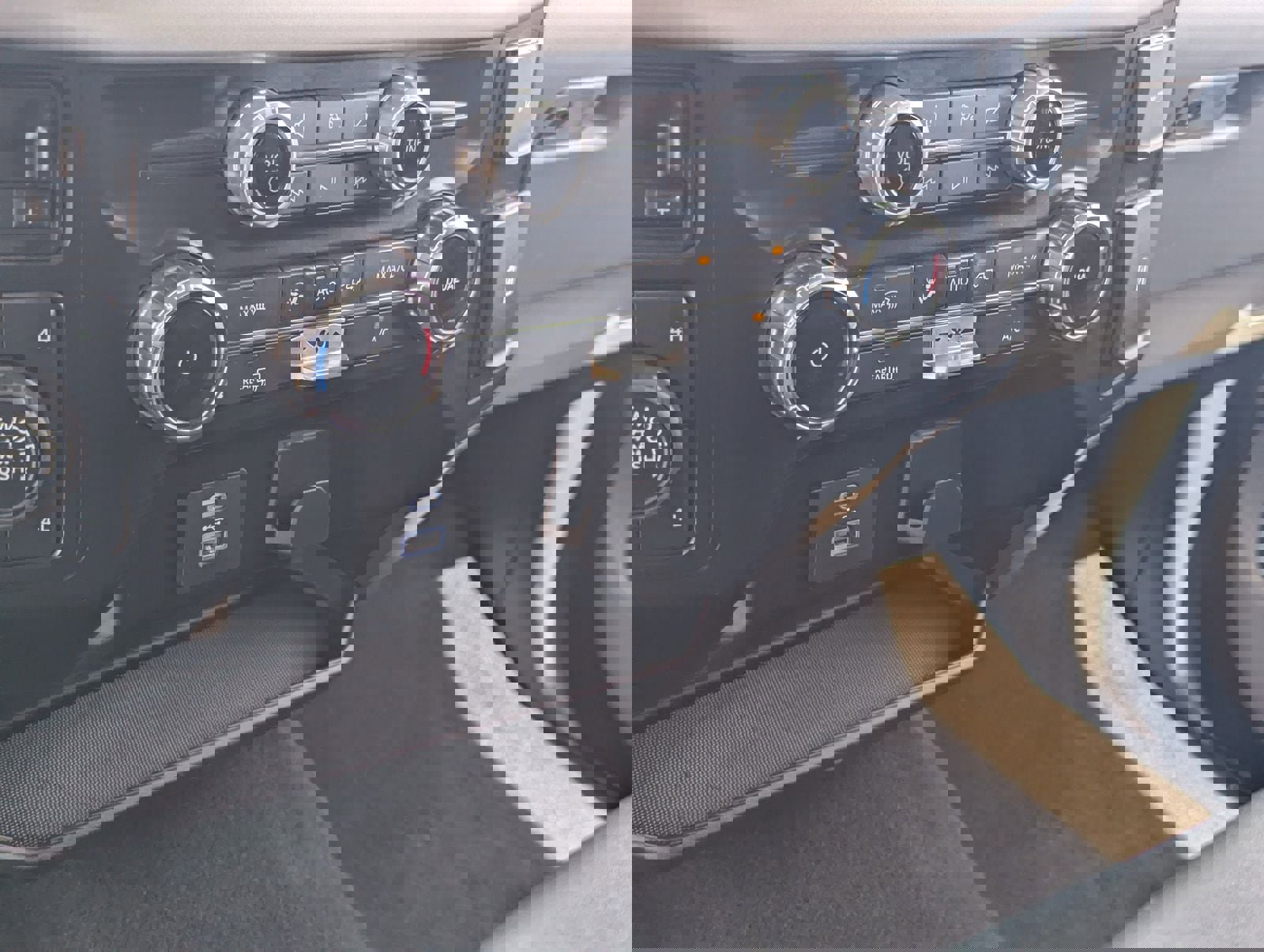 Certified 2024 Ford F150 XLT w/ Tow/Haul Package AWD/4WD image 25