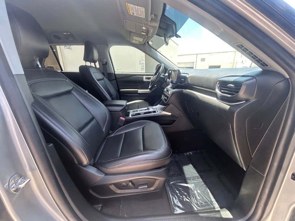 Certified 2022 Ford Explorer XLT w/ Equipment Group 202A image 23