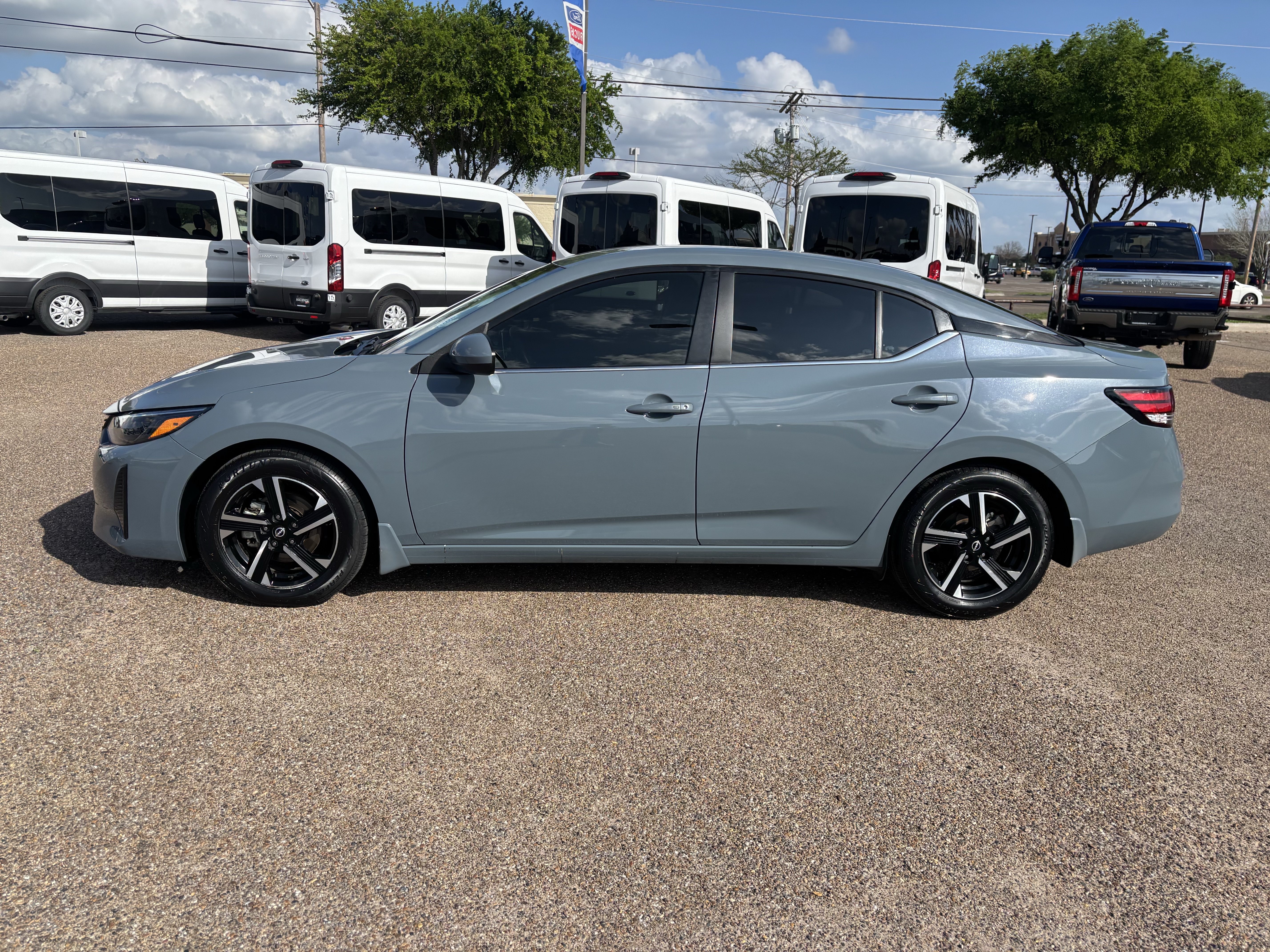 Used 2025 Nissan Sentra SV FWD image 2