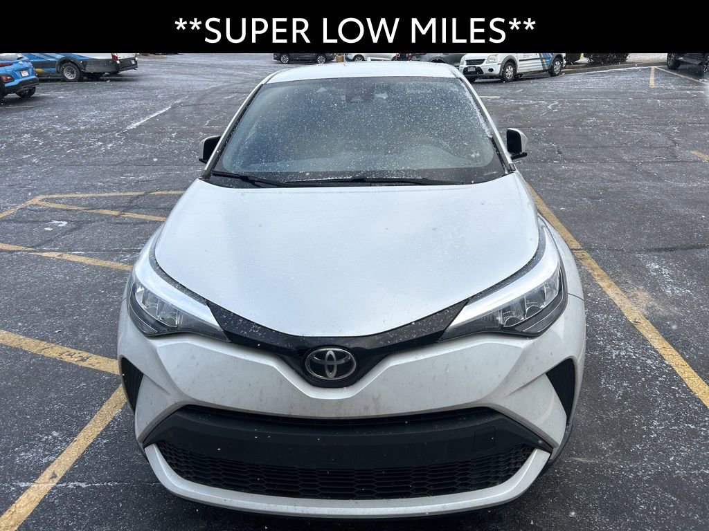Used 2022 Toyota C-HR XLE image 3