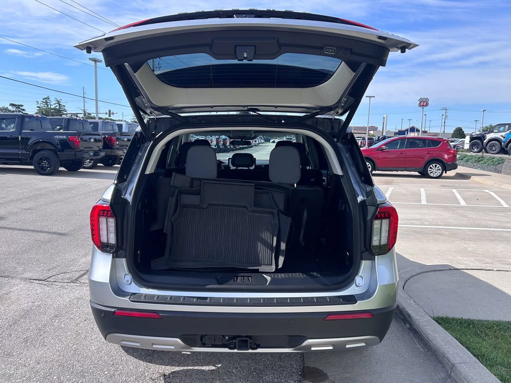 Certified 2025 Ford Explorer Active w/ Active Comfort Package AWD/4WD image 17