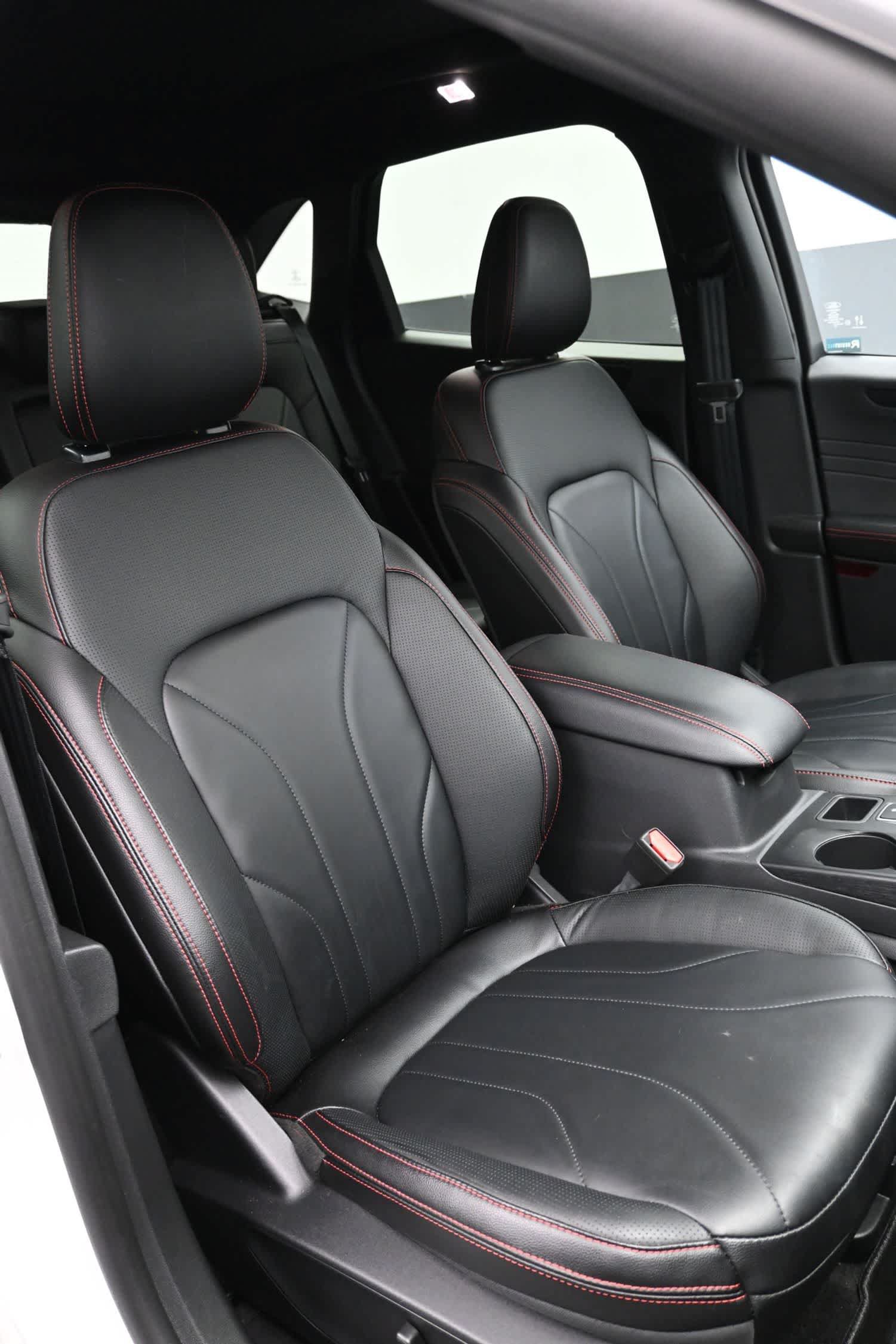 Certified 2025 Ford Escape ST-Line Elite w/ Premium Technology Package AWD/4WD image 15