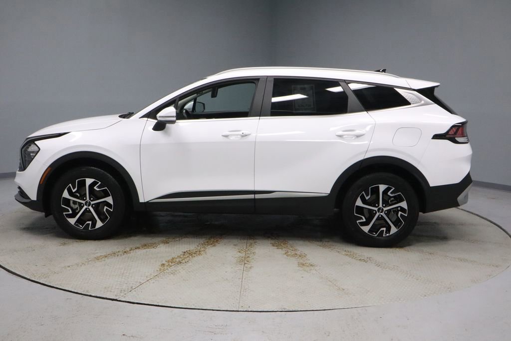 Used 2023 Kia Sportage EX image 2
