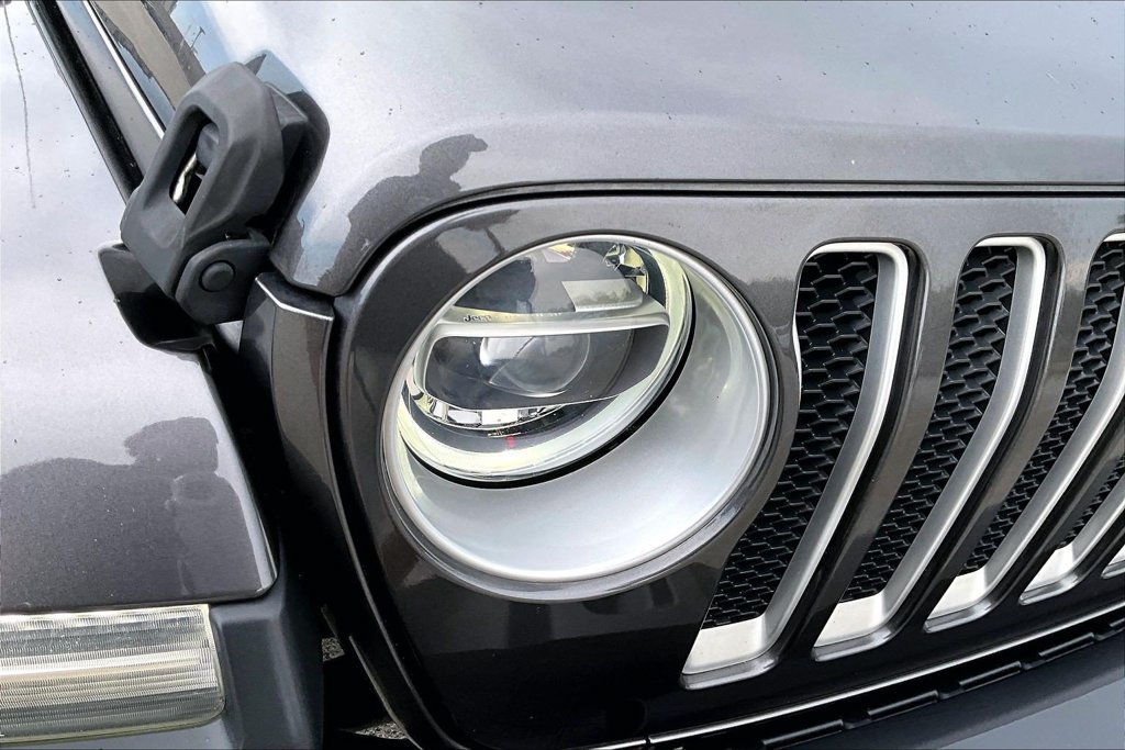 Used 2018 Jeep Wrangler Unlimited Sahara AWD/4WD image 27