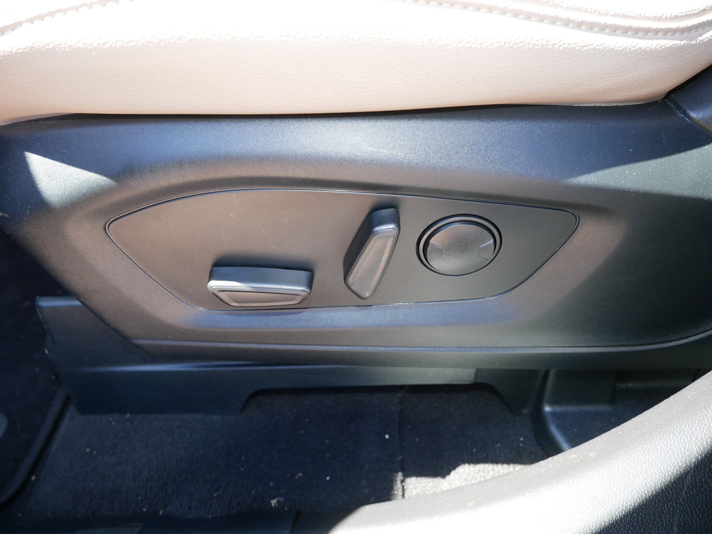 Certified 2023 Ford Explorer Limited AWD/4WD image 19