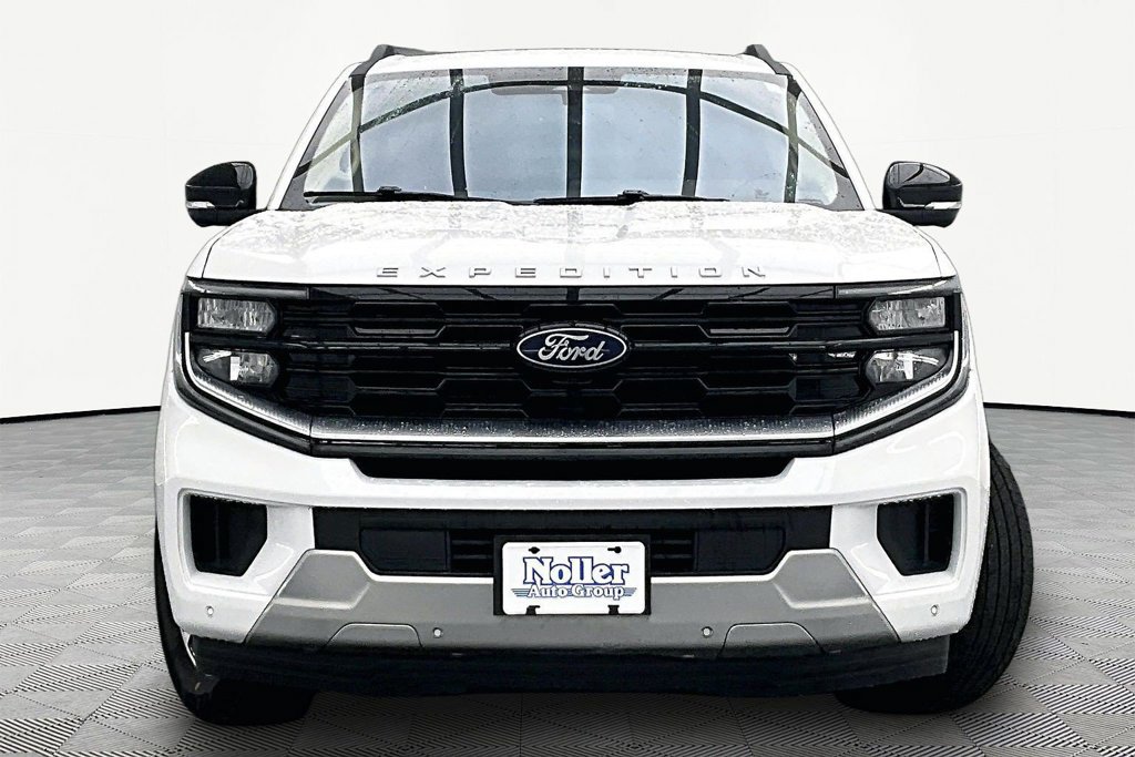 Certified 2025 Ford Expedition Max Platinum AWD/4WD image 3