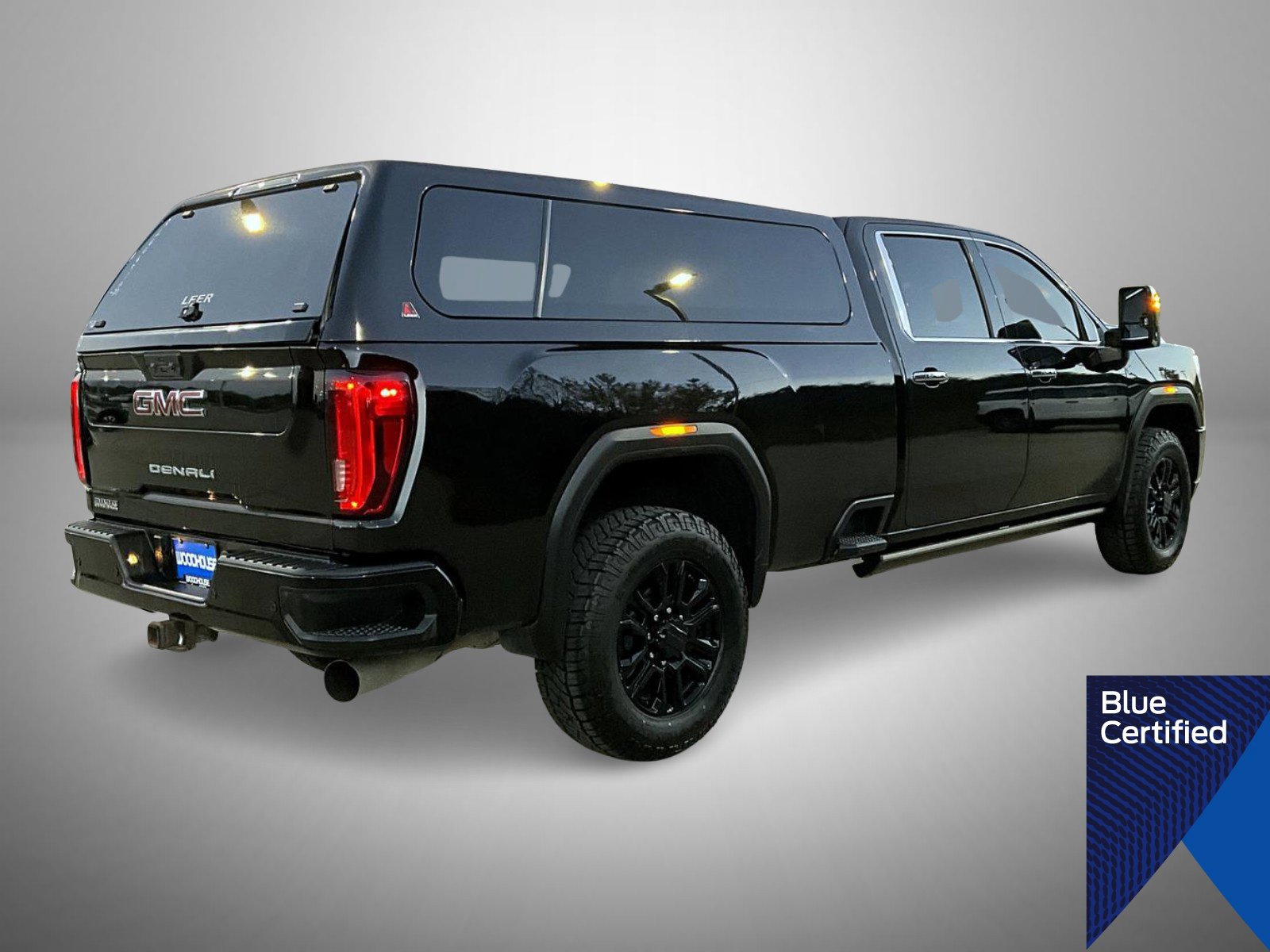 Used 2023 GMC Sierra 2500 Denali w/ Denali Black Diamond Edition AWD/4WD image 5