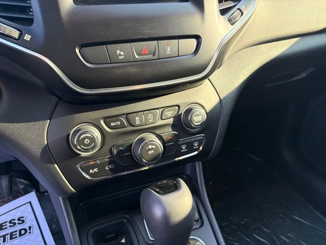 Used 2021 Jeep Cherokee Latitude Plus FWD image 14