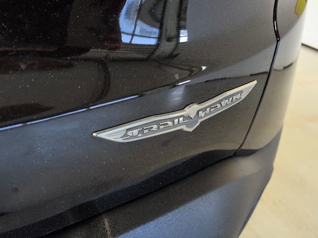 Used 2017 Jeep Renegade Trailhawk image 33