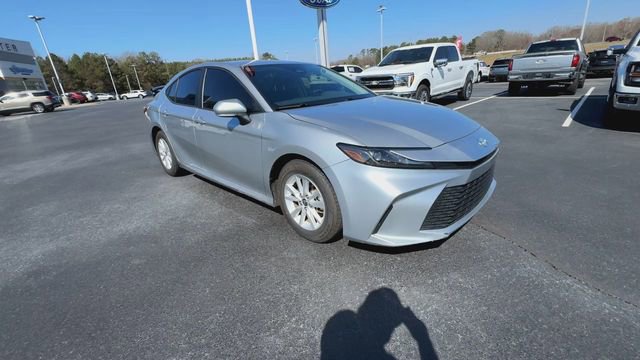 Used 2025 Toyota Camry LE image 9
