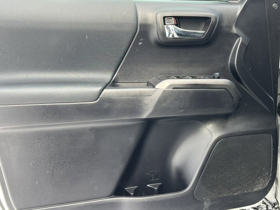 Used 2019 Toyota Tacoma TRD Off-Road image 19