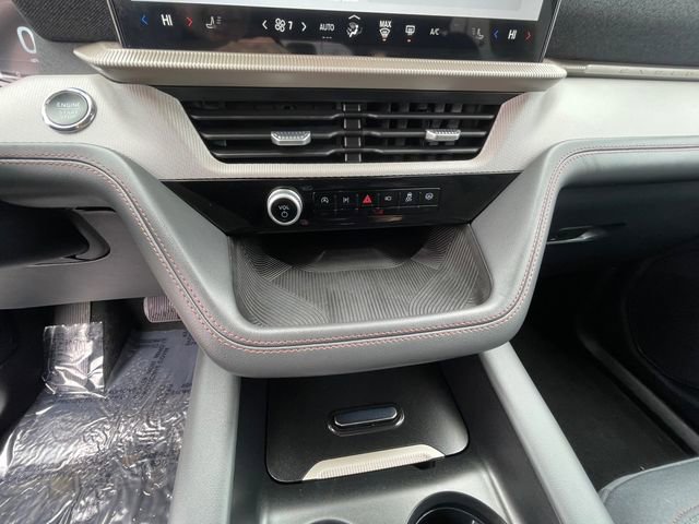 Certified 2025 Ford Explorer Active AWD/4WD image 15