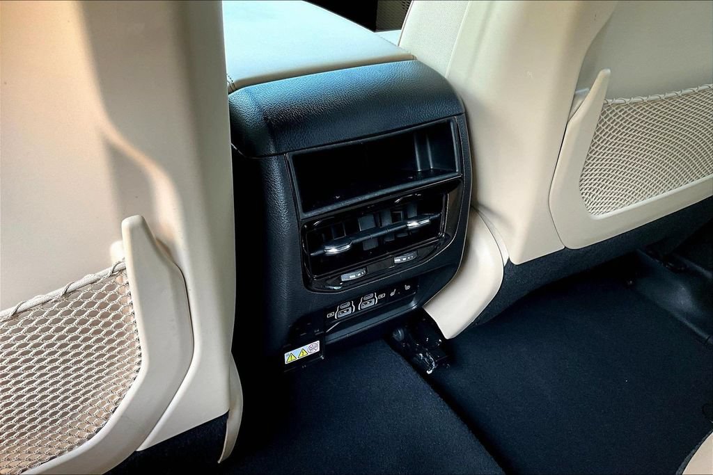 Used 2023 Jeep Grand Cherokee Limited RWD image 12