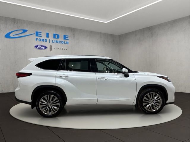 Used 2022 Toyota Highlander Platinum AWD/4WD image 6