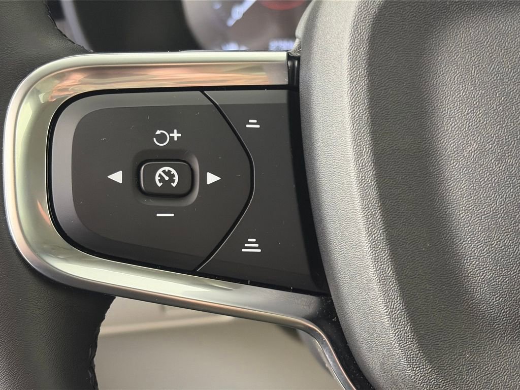 Used 2022 Volvo XC40 T5 Inscription image 17