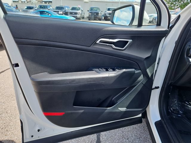 Used 2025 Kia Sportage LX FWD image 24
