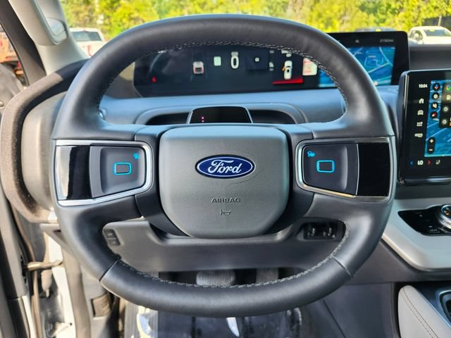 Certified 2025 Ford Expedition Active AWD/4WD image 31