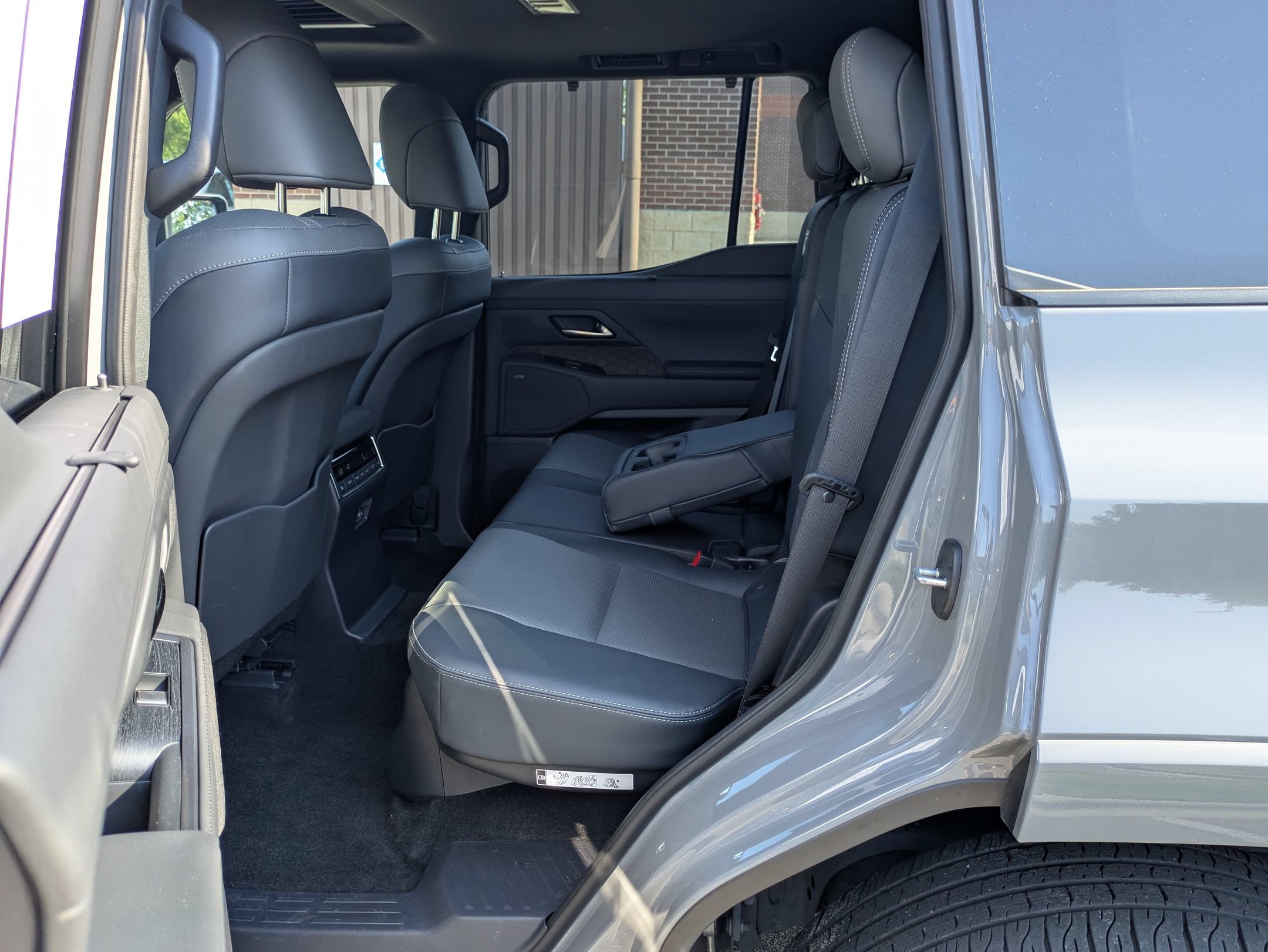 Used 2024 Lexus GX 550 w/ Accessory Package (Z1) AWD/4WD image 28