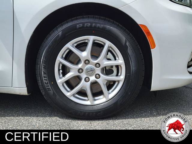 Used 2023 Chrysler Pacifica Touring-L FWD image 12