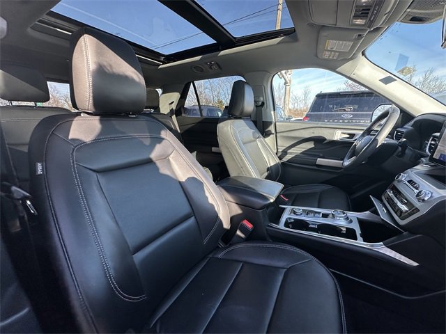 Certified 2022 Ford Explorer XLT w/ Equipment Group 202A image 35