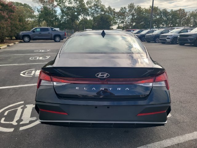Used 2025 Hyundai Elantra Sport FWD image 6
