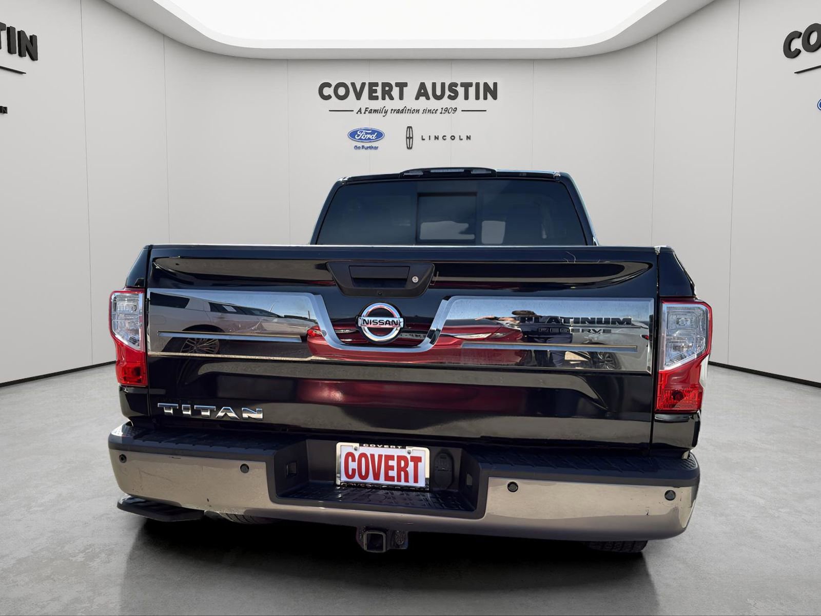 Used 2017 Nissan Titan Platinum Reserve image 3