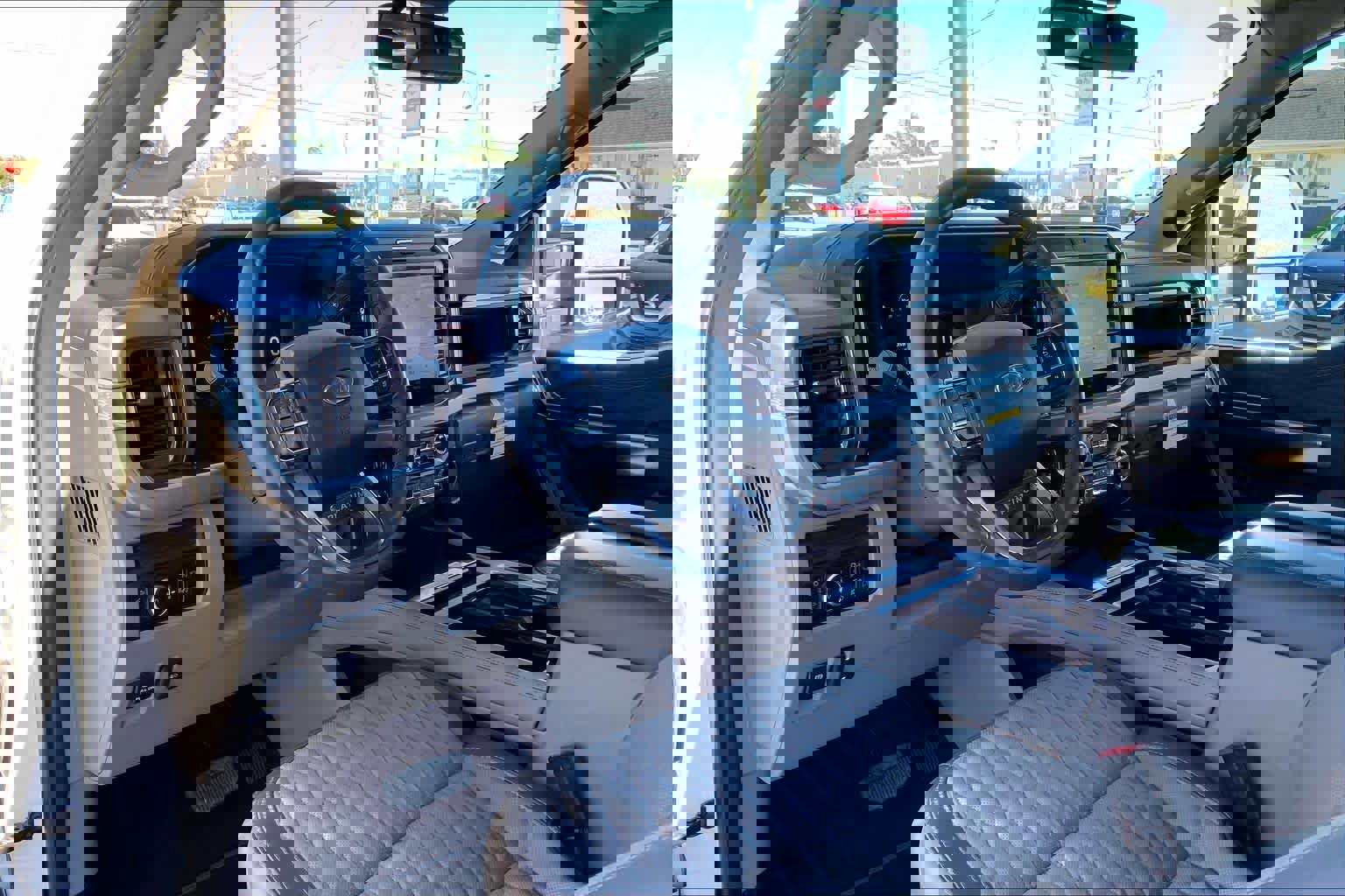 Certified 2025 Ford F350 Platinum w/ Platinum Plus Package image 17