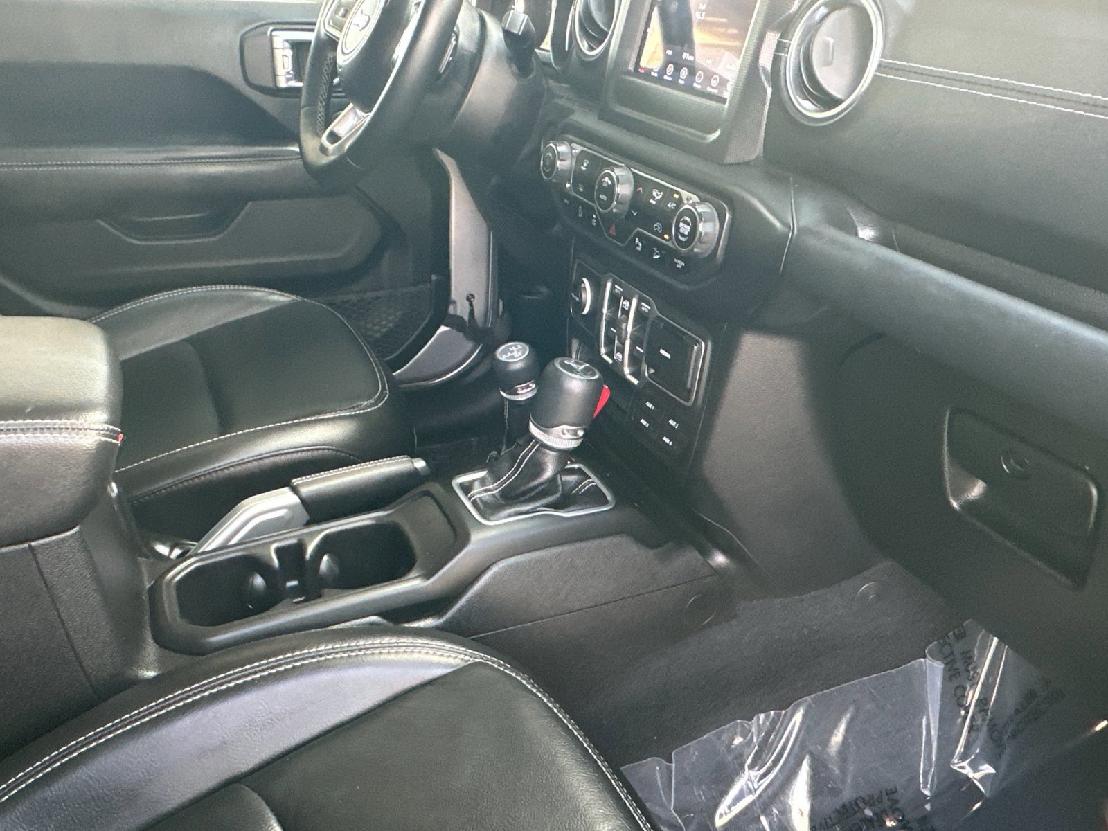 Used 2018 Jeep Wrangler Unlimited Sahara w/ Safety Group image 16