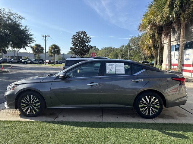 Used 2024 Nissan Altima 2.5 SV FWD image 9