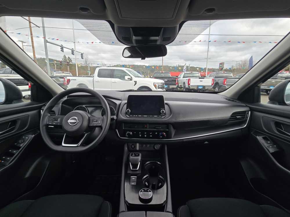 Used 2024 Nissan Rogue S image 15