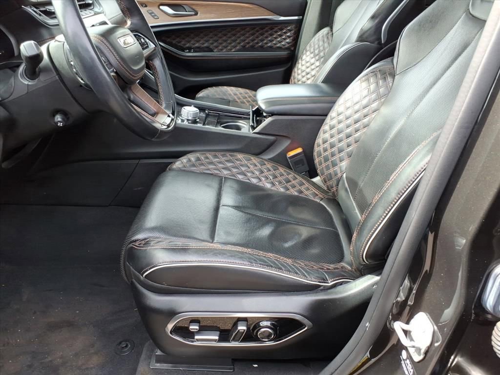 Used 2022 Jeep Grand Cherokee L Summit w/ Luxury Tech Group V image 16