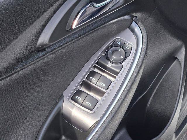 Used 2021 Chevrolet Malibu LT FWD image 18